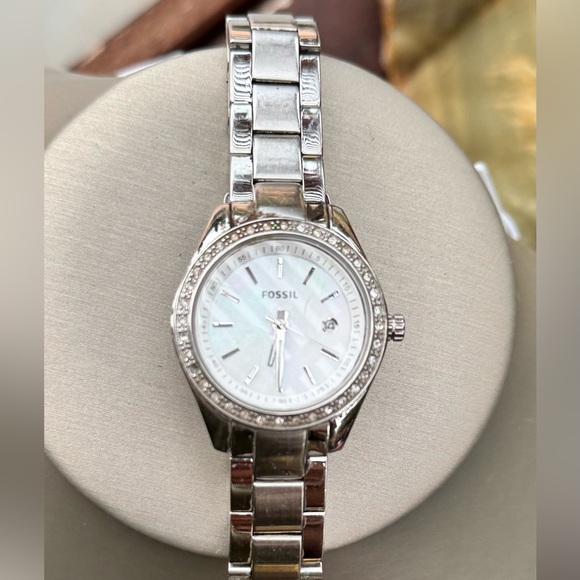 Fossil Women’s Stainless Steel Watch | Mother of Pearl Dial - Picture 8 of 16